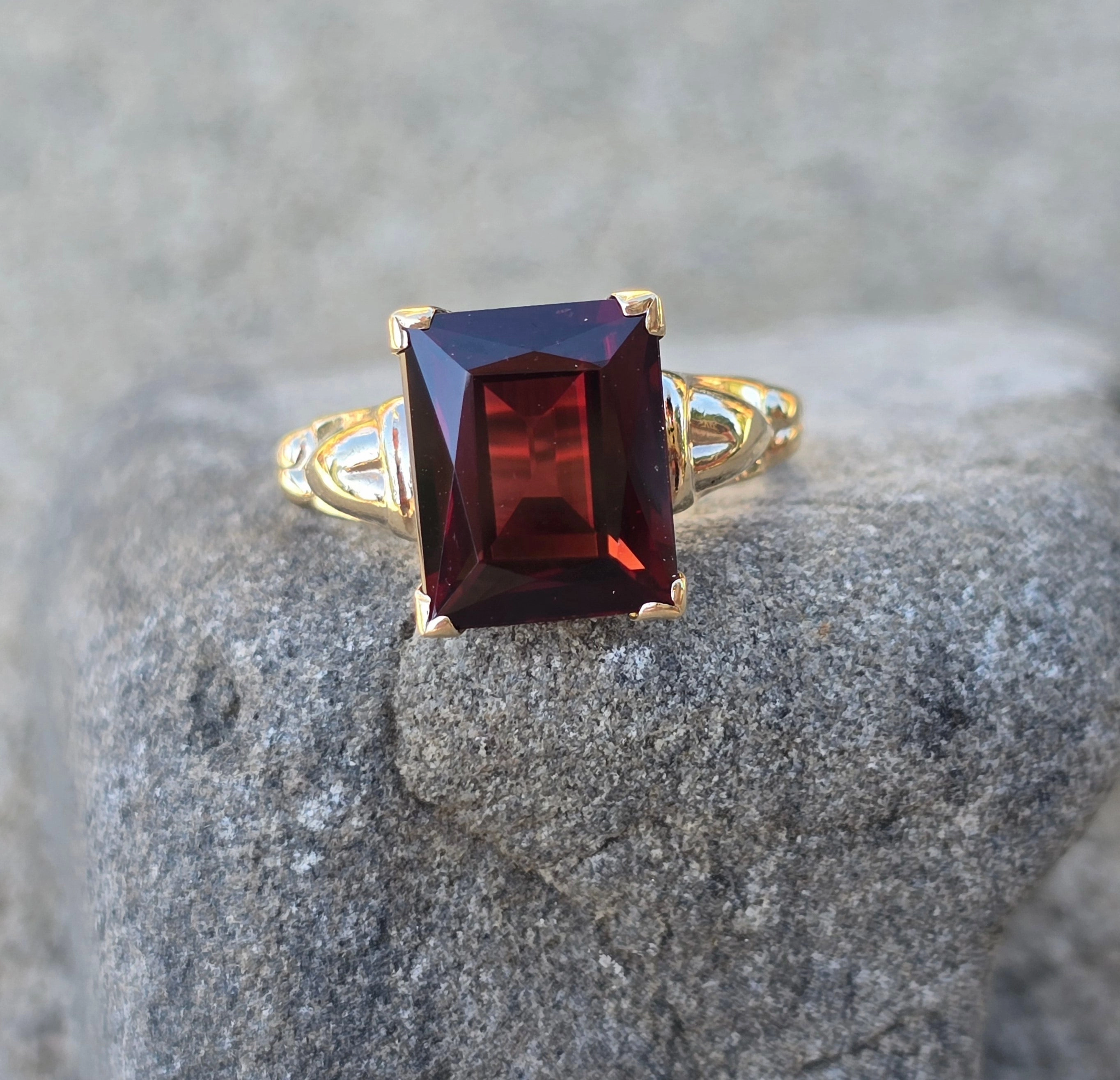 10k gold Deco Garnet estate ring