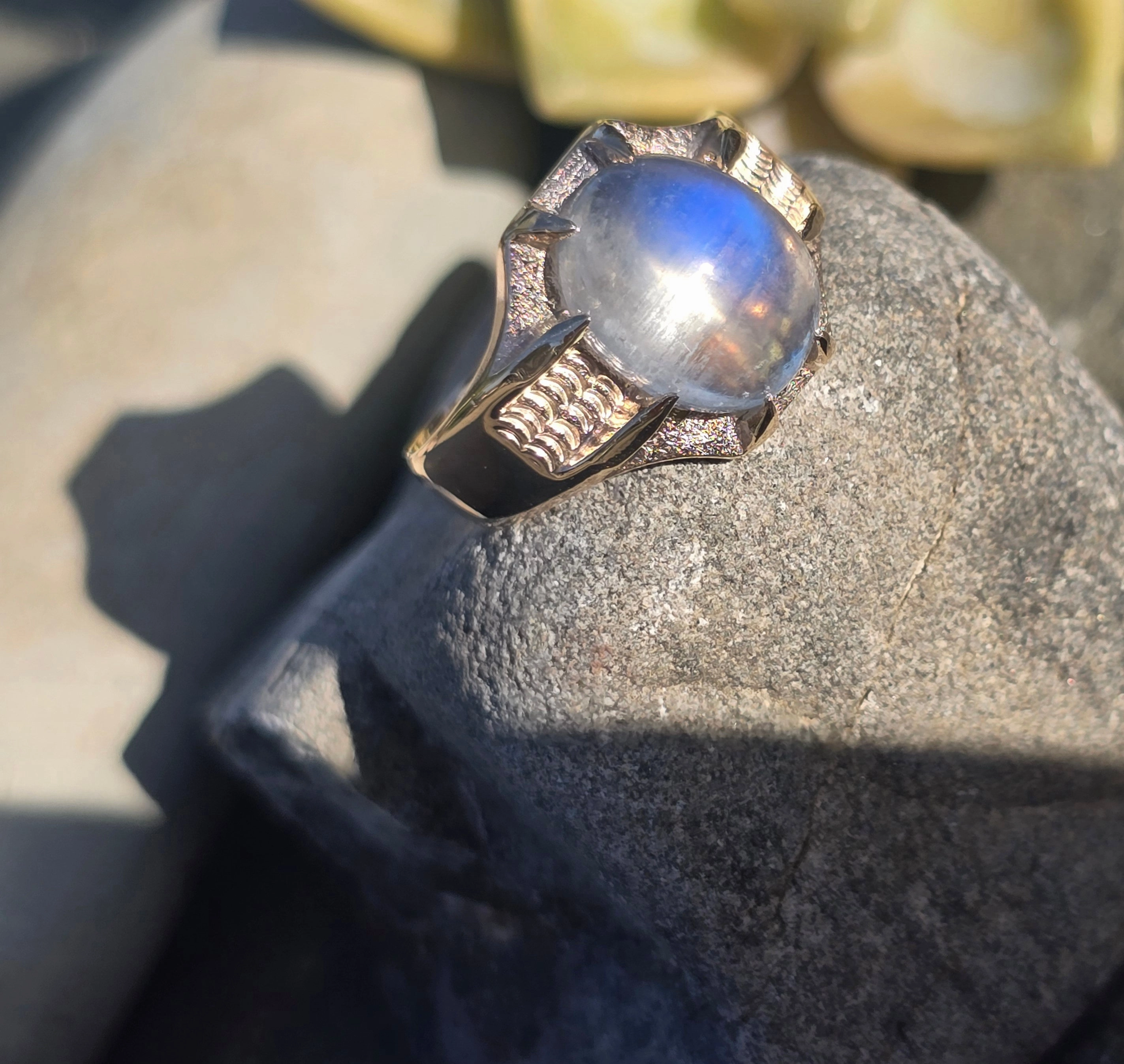 10k gold moonstone estate ring