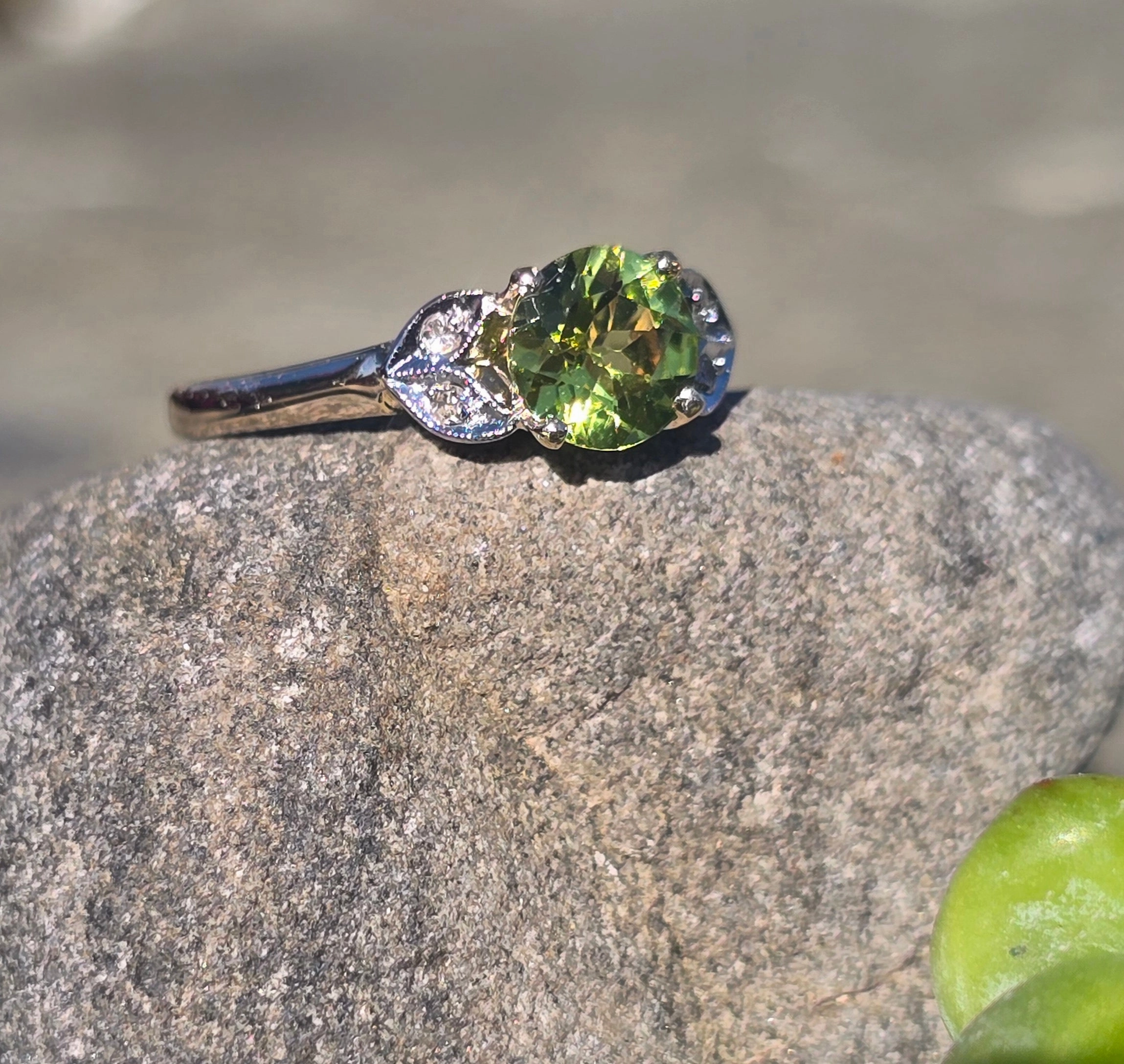 10k gold two-tone vintage peridot and diamond ring