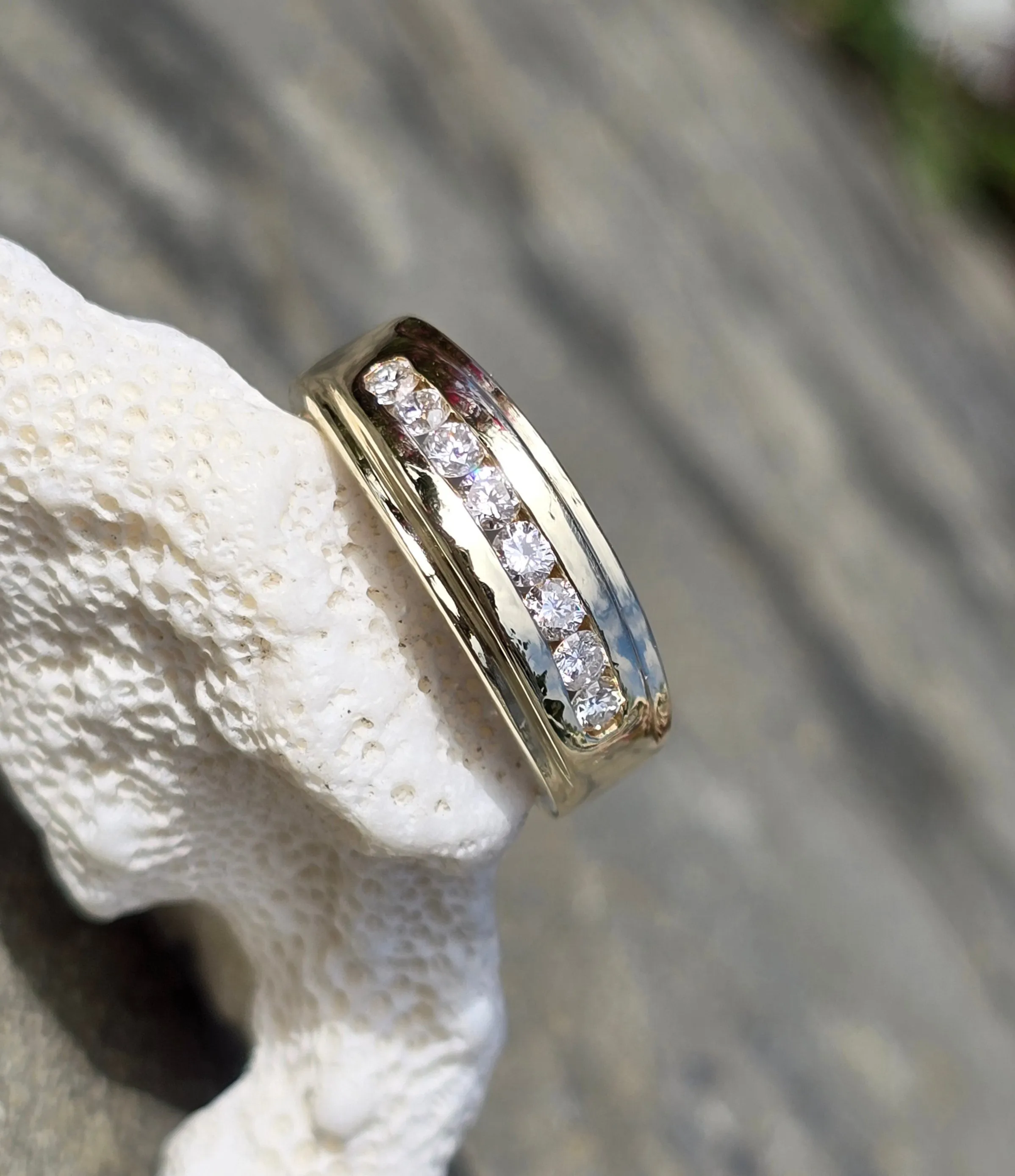 14k gold 8 diamond estate band ring - apx .32ct tw