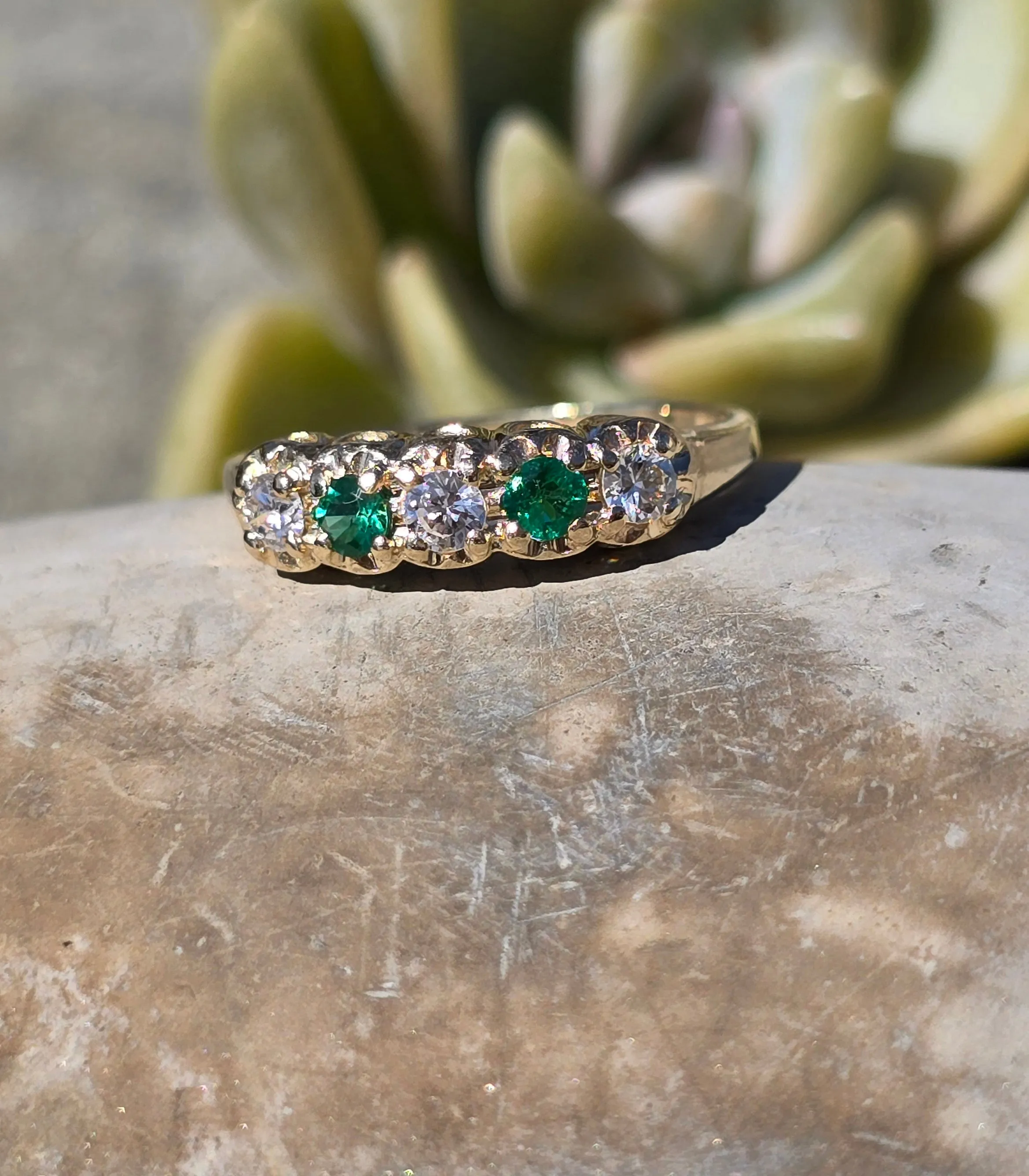 14k gold emerald & diamond vintage estate band ring