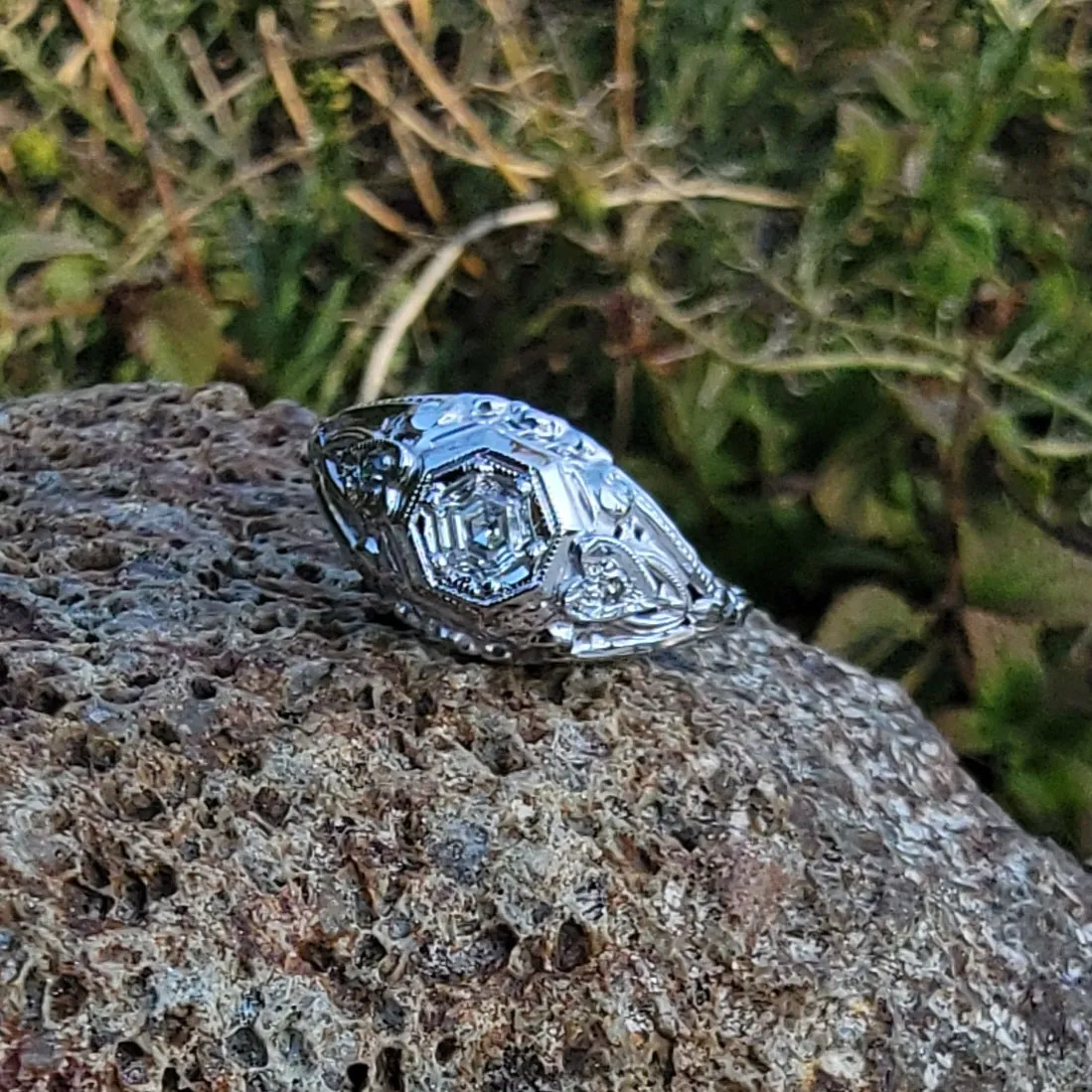 14k white gold c.20's Deco  hexagon diamond filigree ring