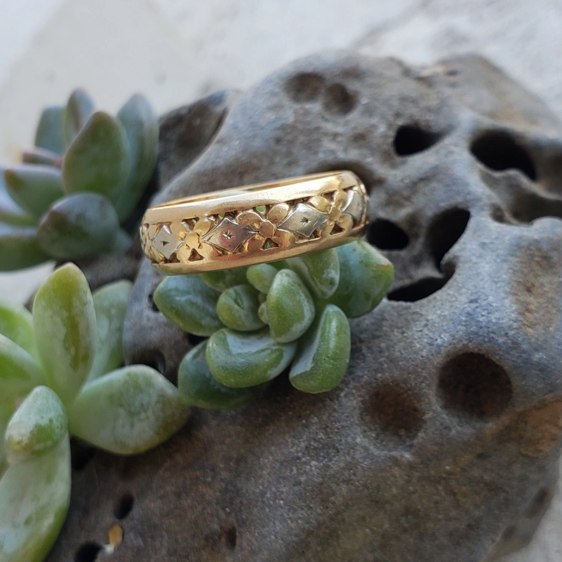 14k gold two tone 5.75mm vintage floral wedding band