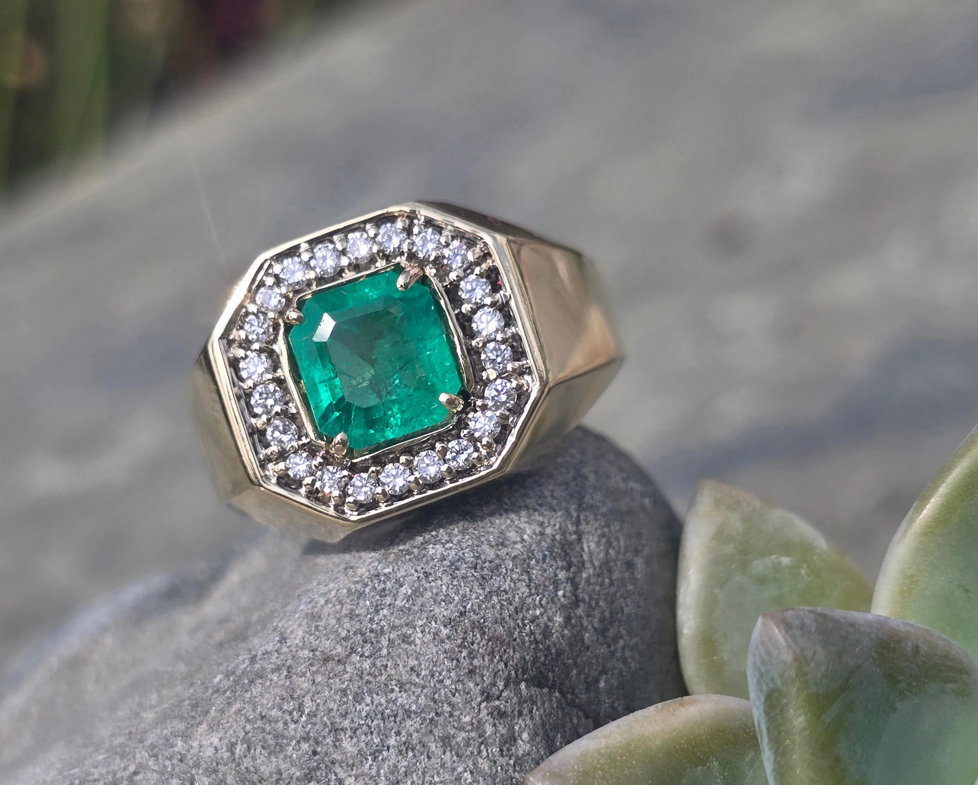 14k gold two-tone Colombian emerald and diamond estate ring