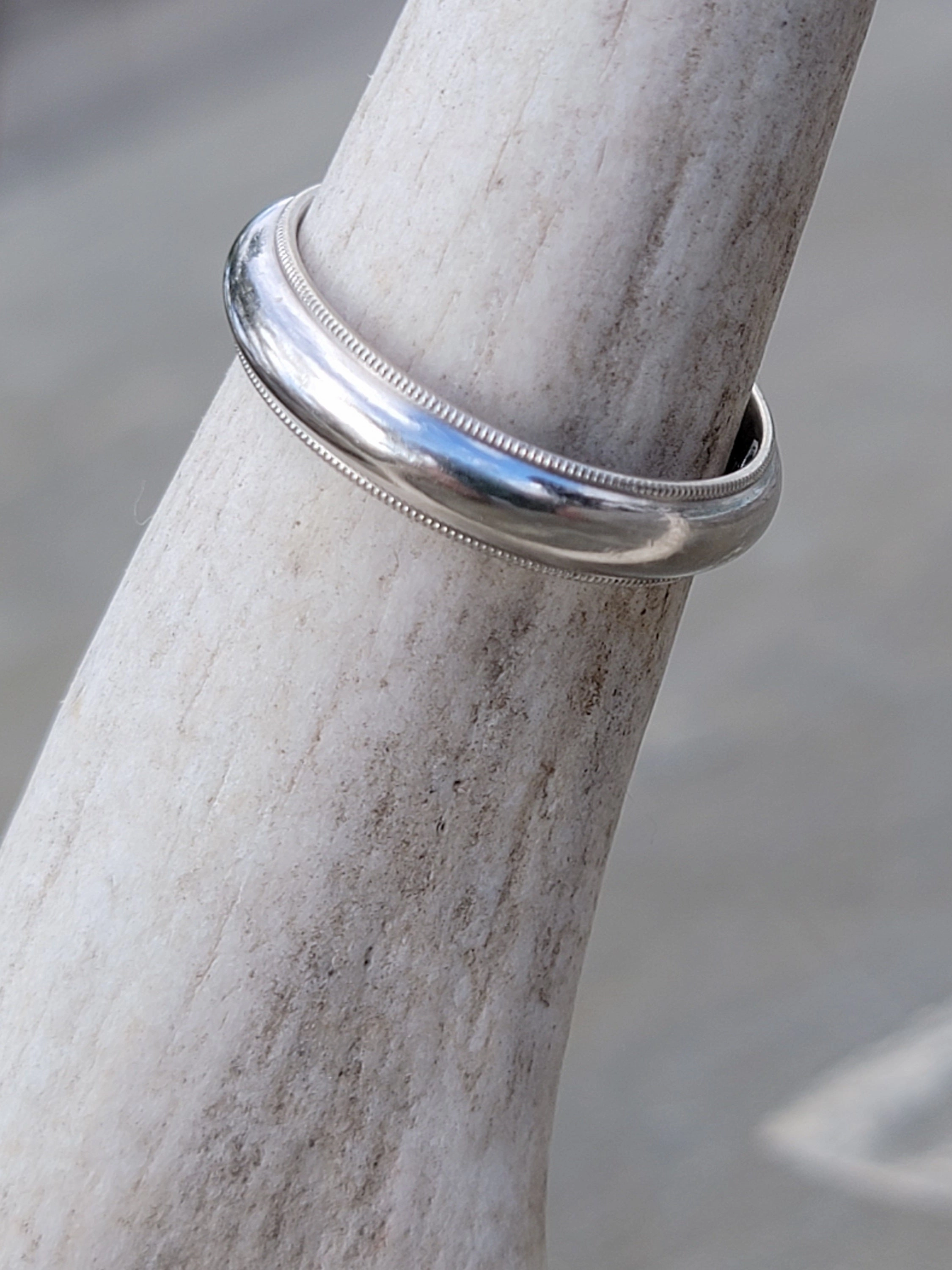14k white gold 5mm estate wedding band - size 11