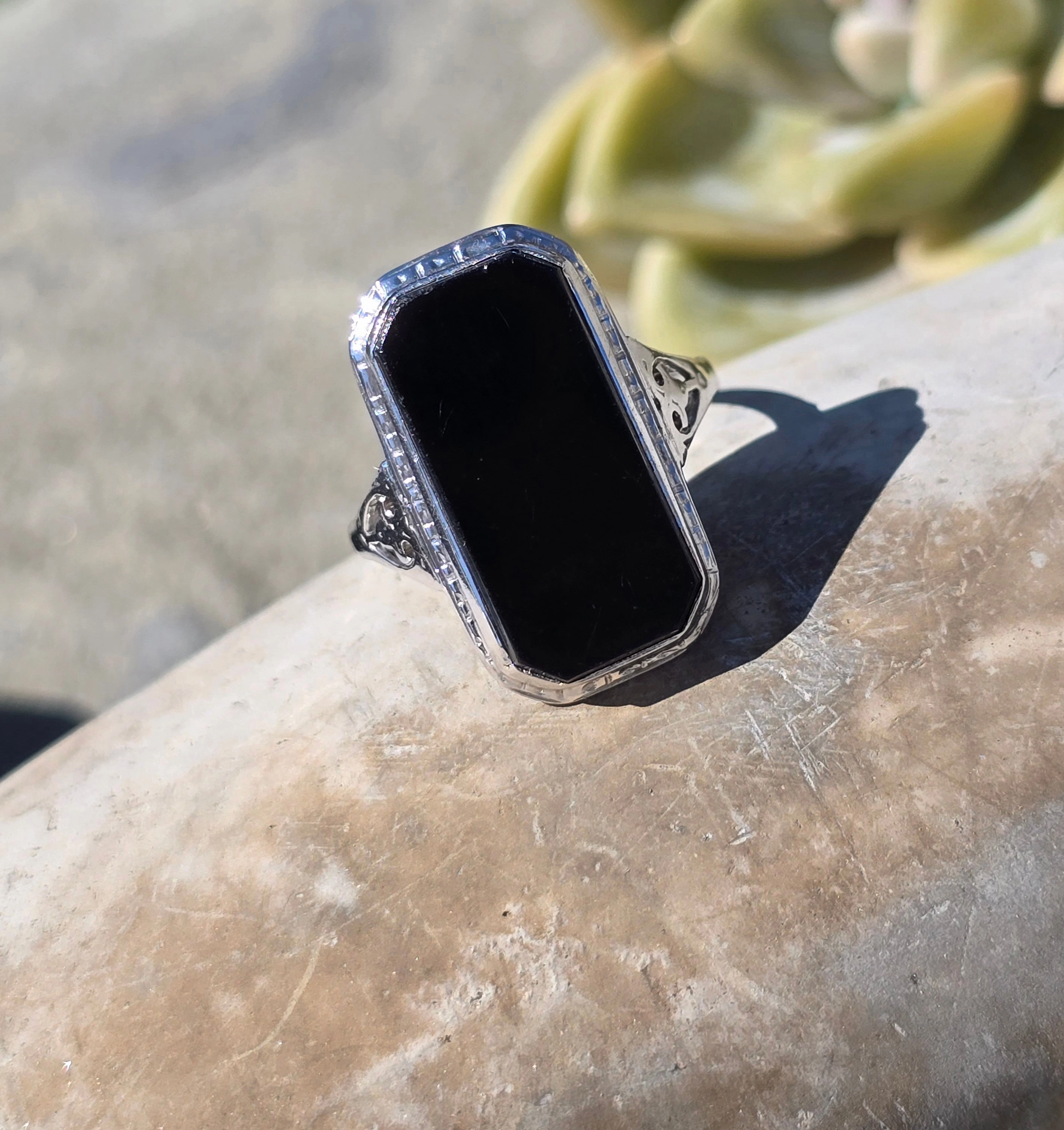 14k white gold black onyx Deco filigre c.1920's ring