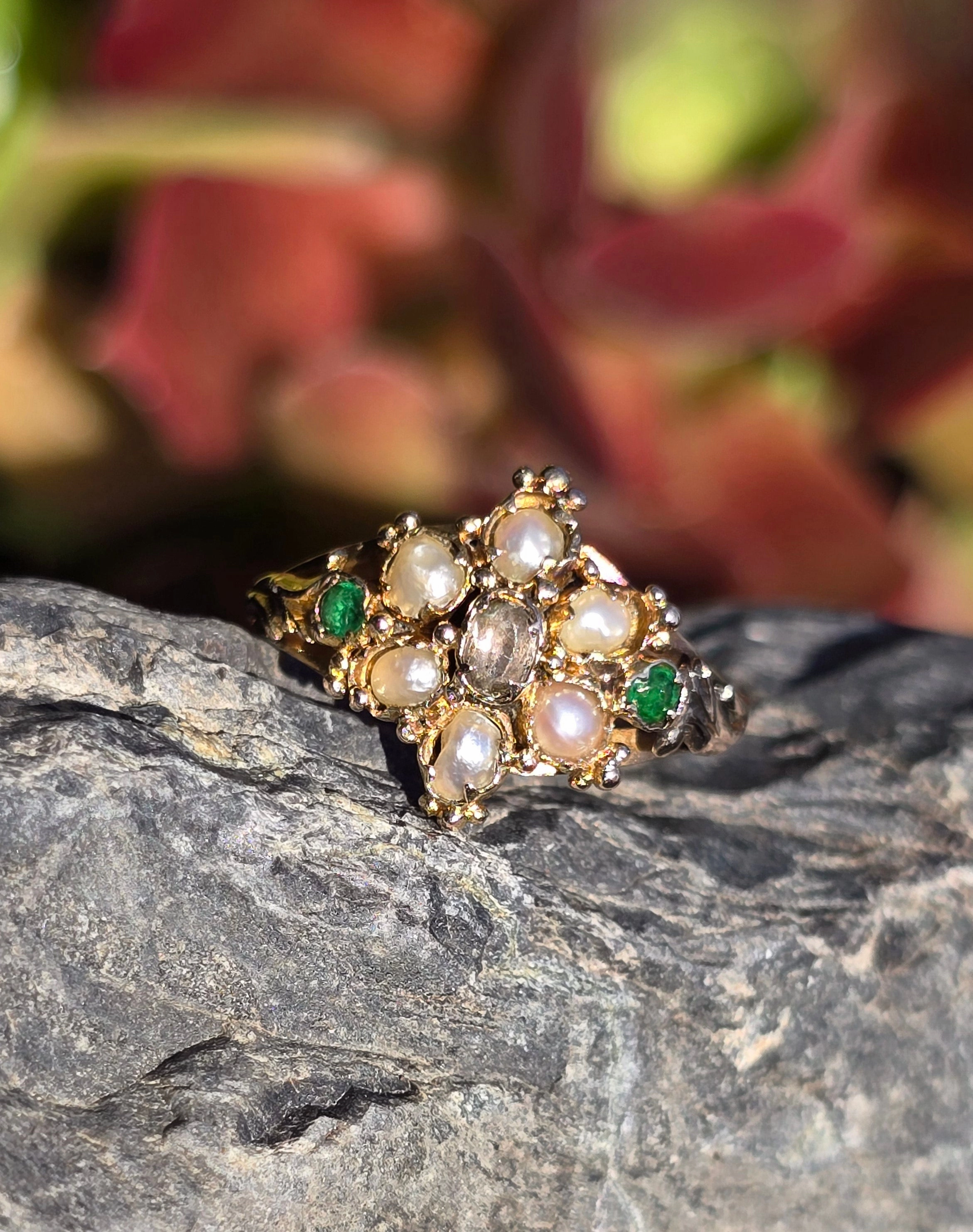 18ct gold Victorian pearl, emerald & chrysoberyl ring band
