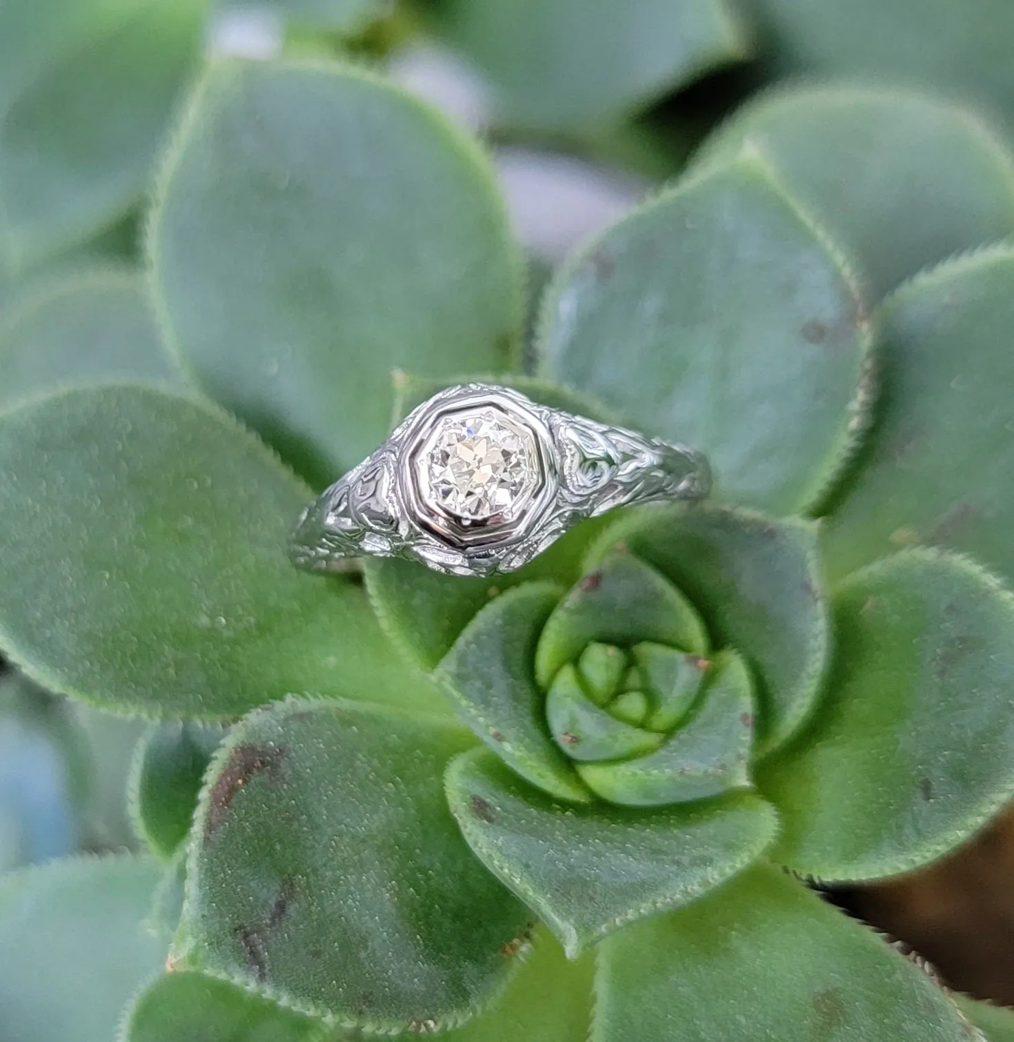 18k white gold c.1920's heart filigree diamond ring