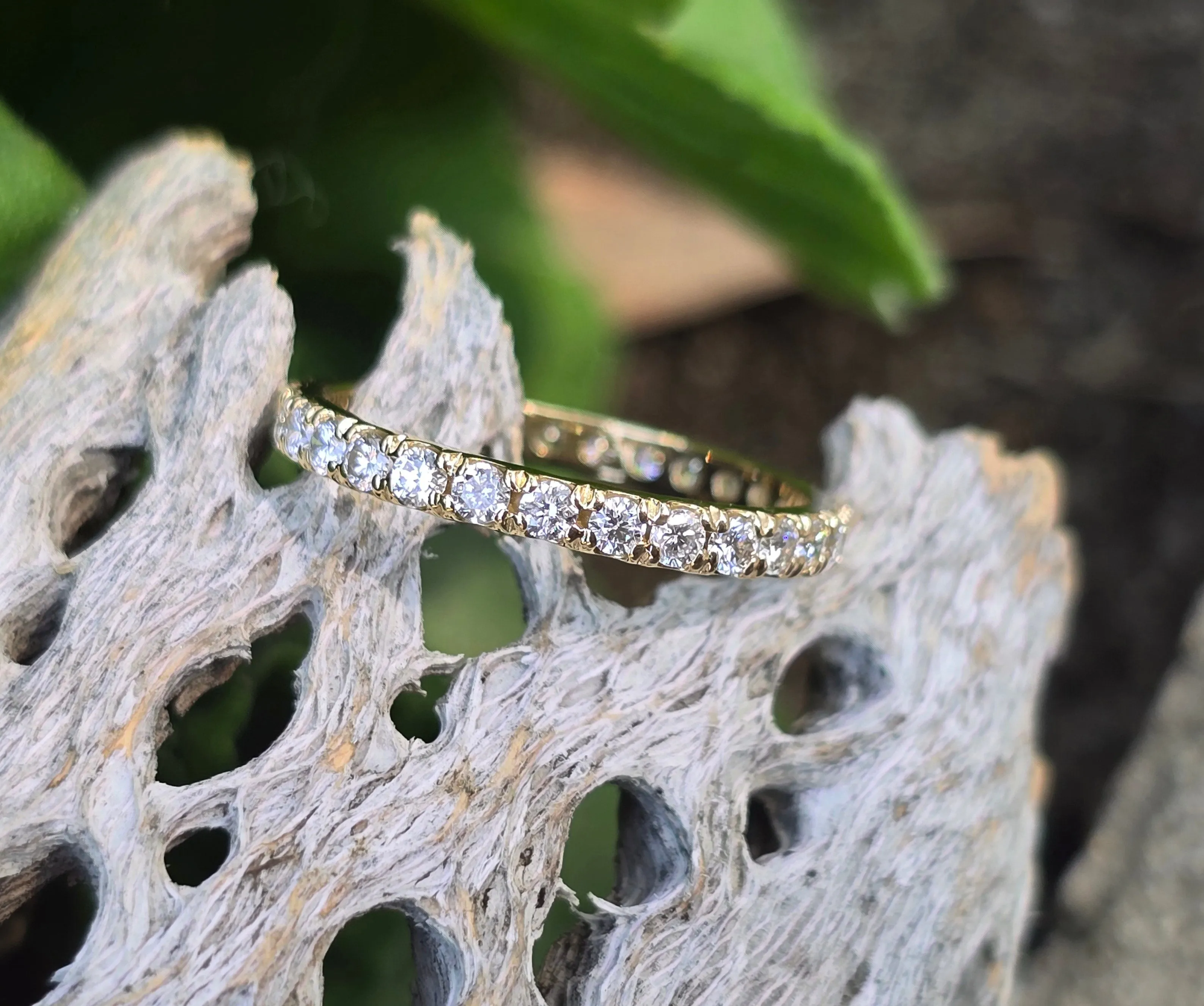 18k yellow gold 29 diamond eternity band - size 7