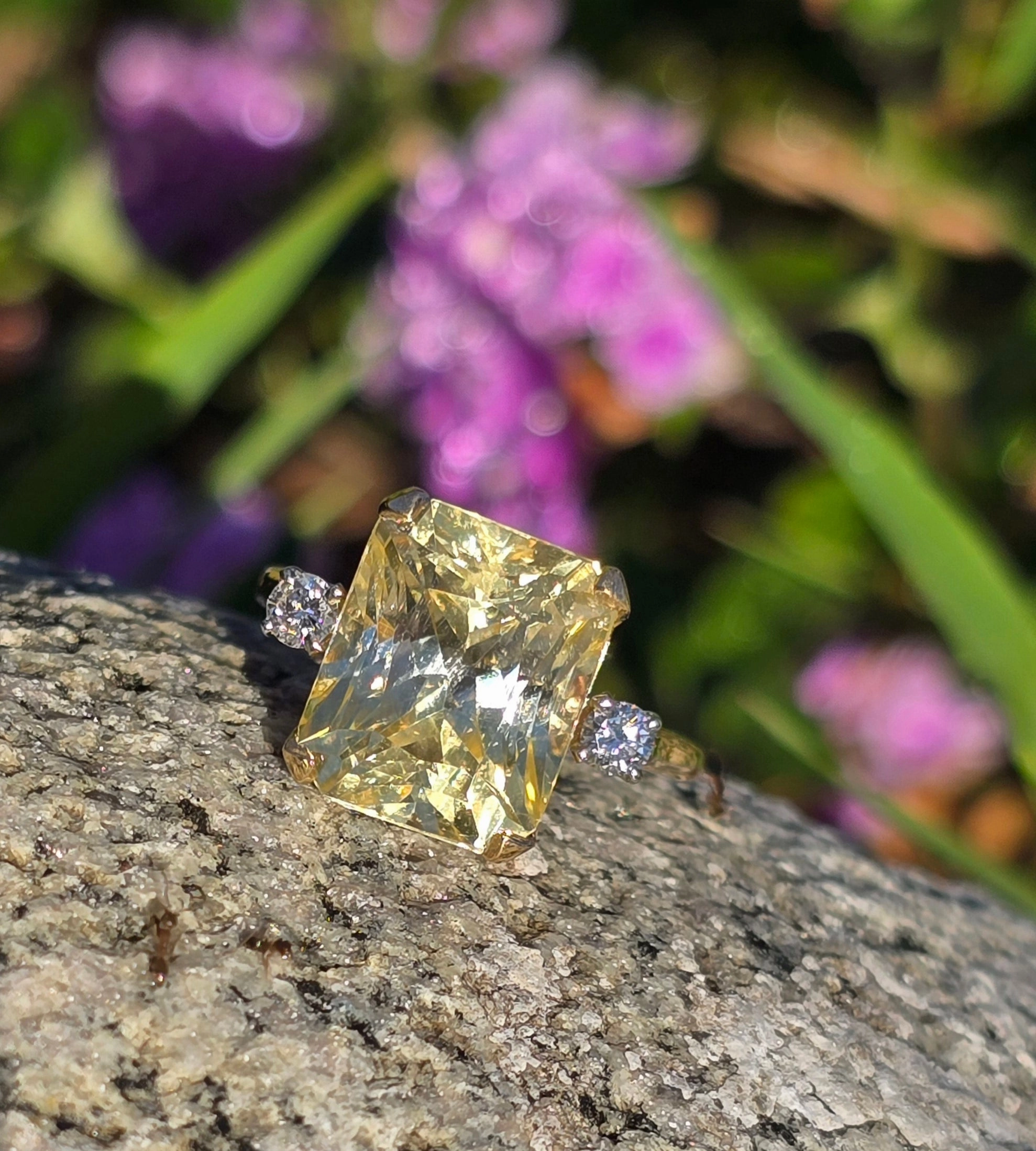 18k gold YELLOW sapphire and diamond estate ring