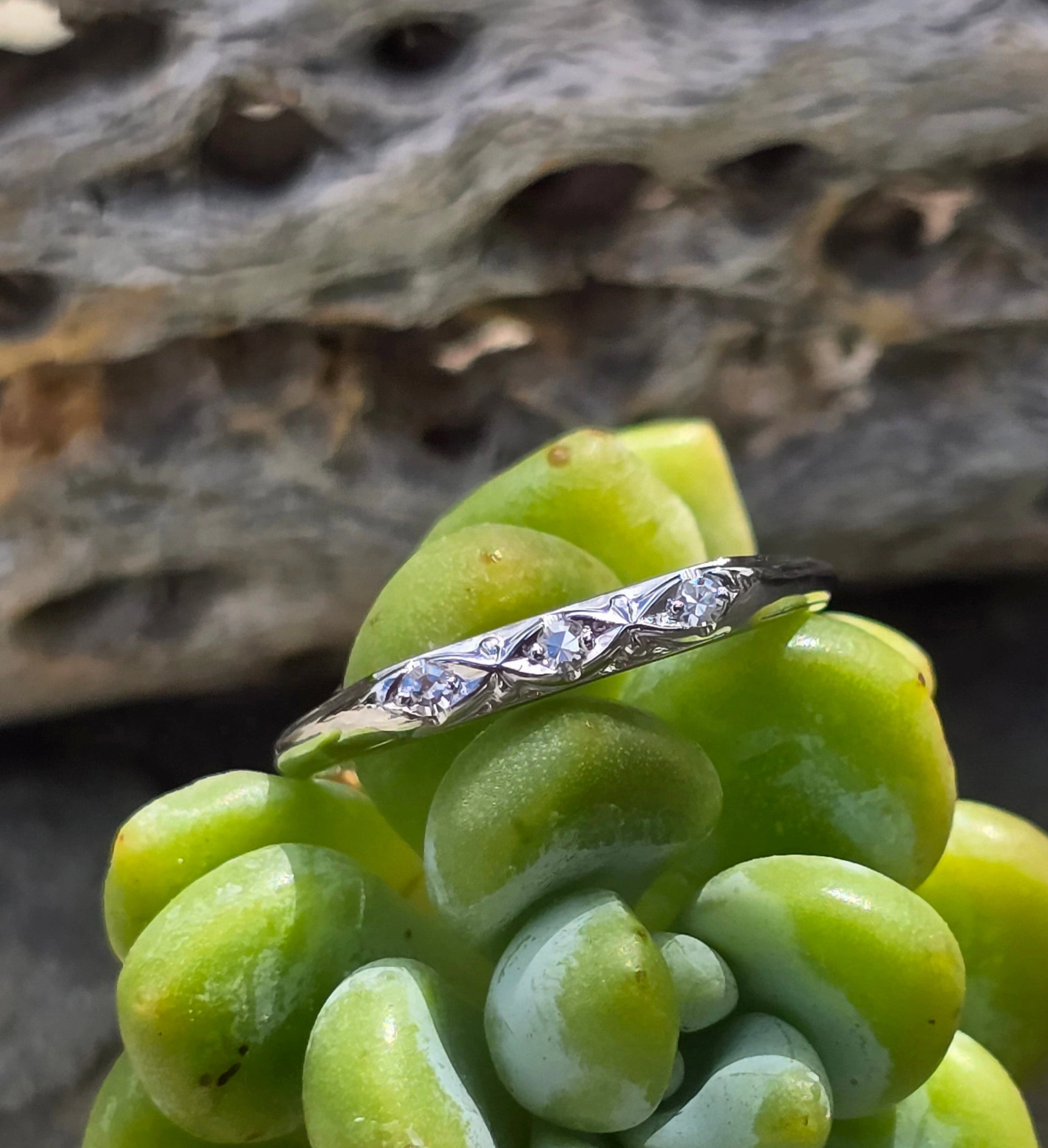 18k white gold 3 diamond vintage estate wedding band