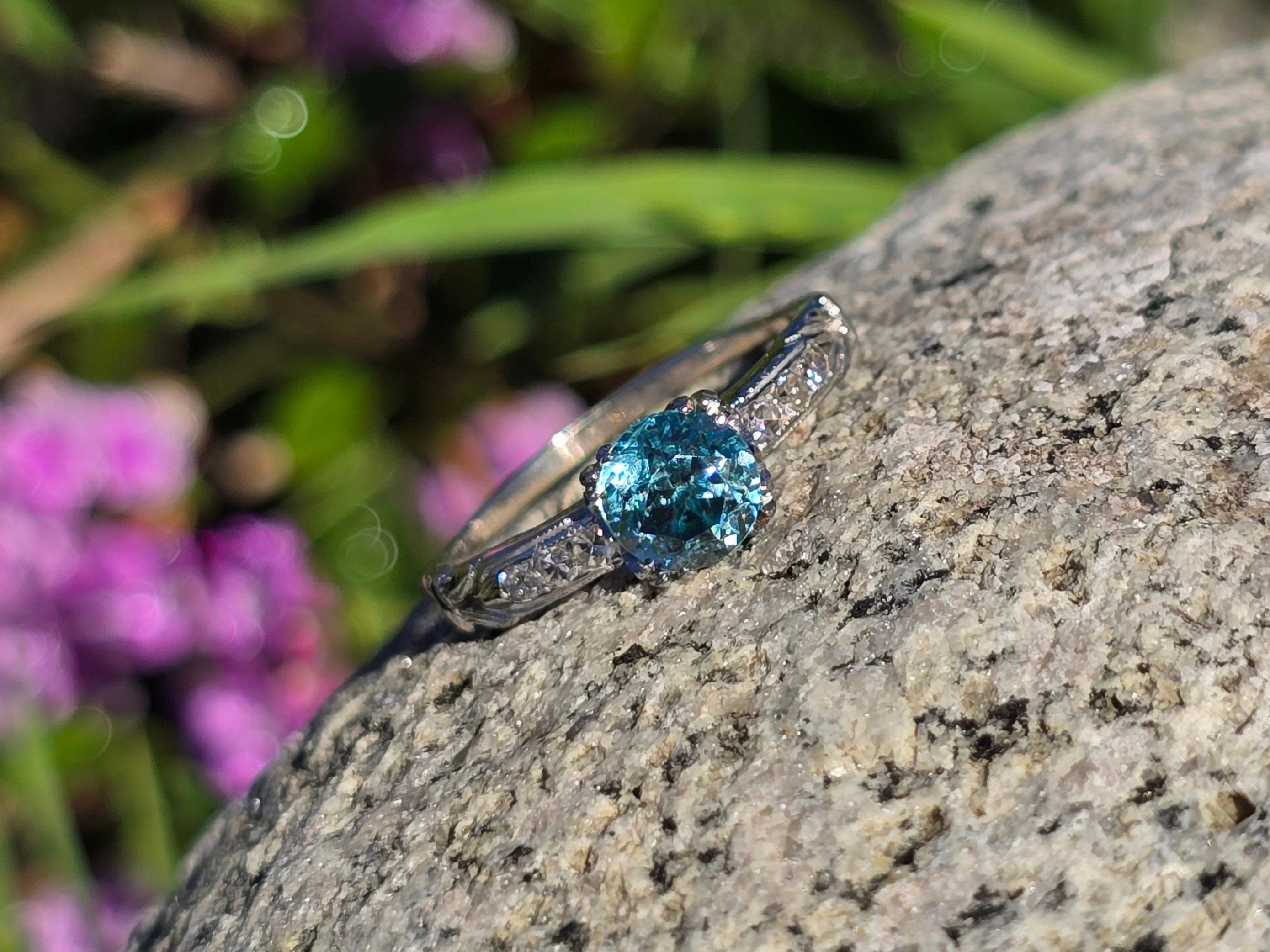 18k white gold natural blue zircon & diamond estate ring