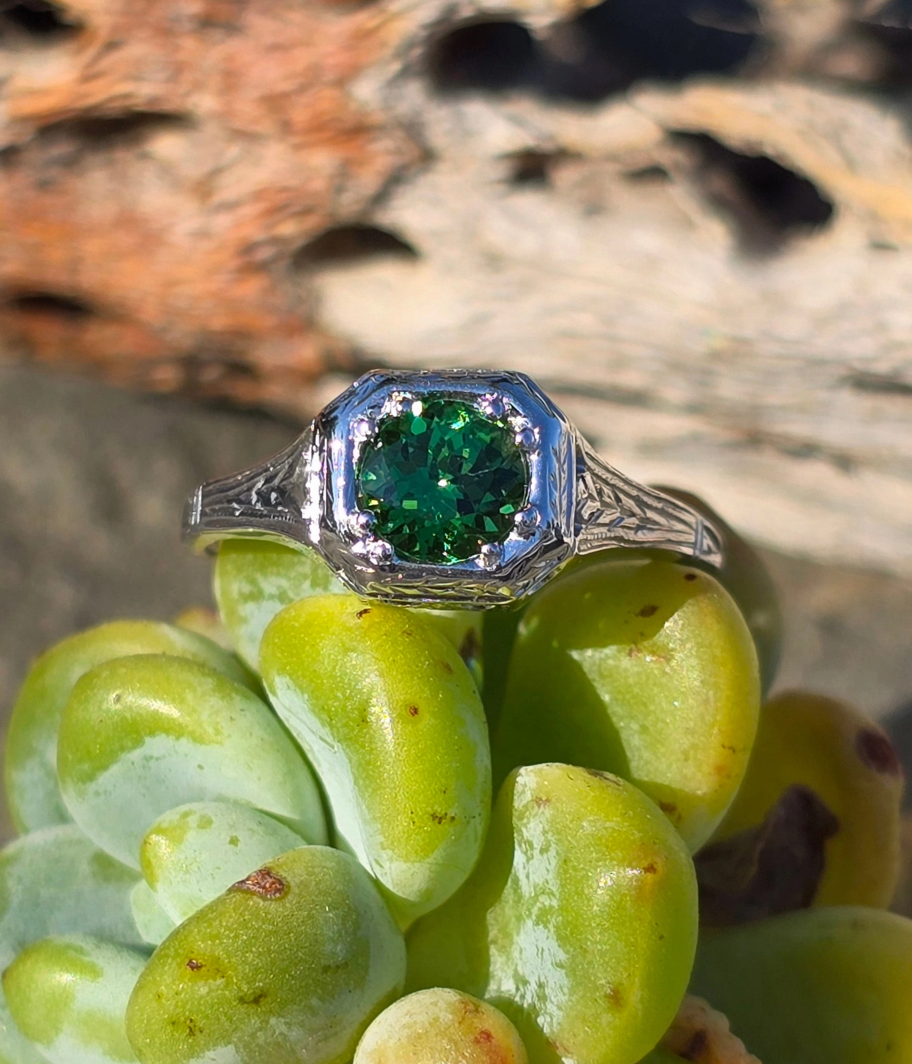 18k white gold tzavorite garnet estate Deco c.1920's filigree ring