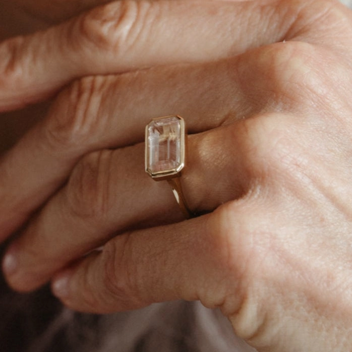 4.43CT ETHIOPIAN PINK BERYL BEZEL RING