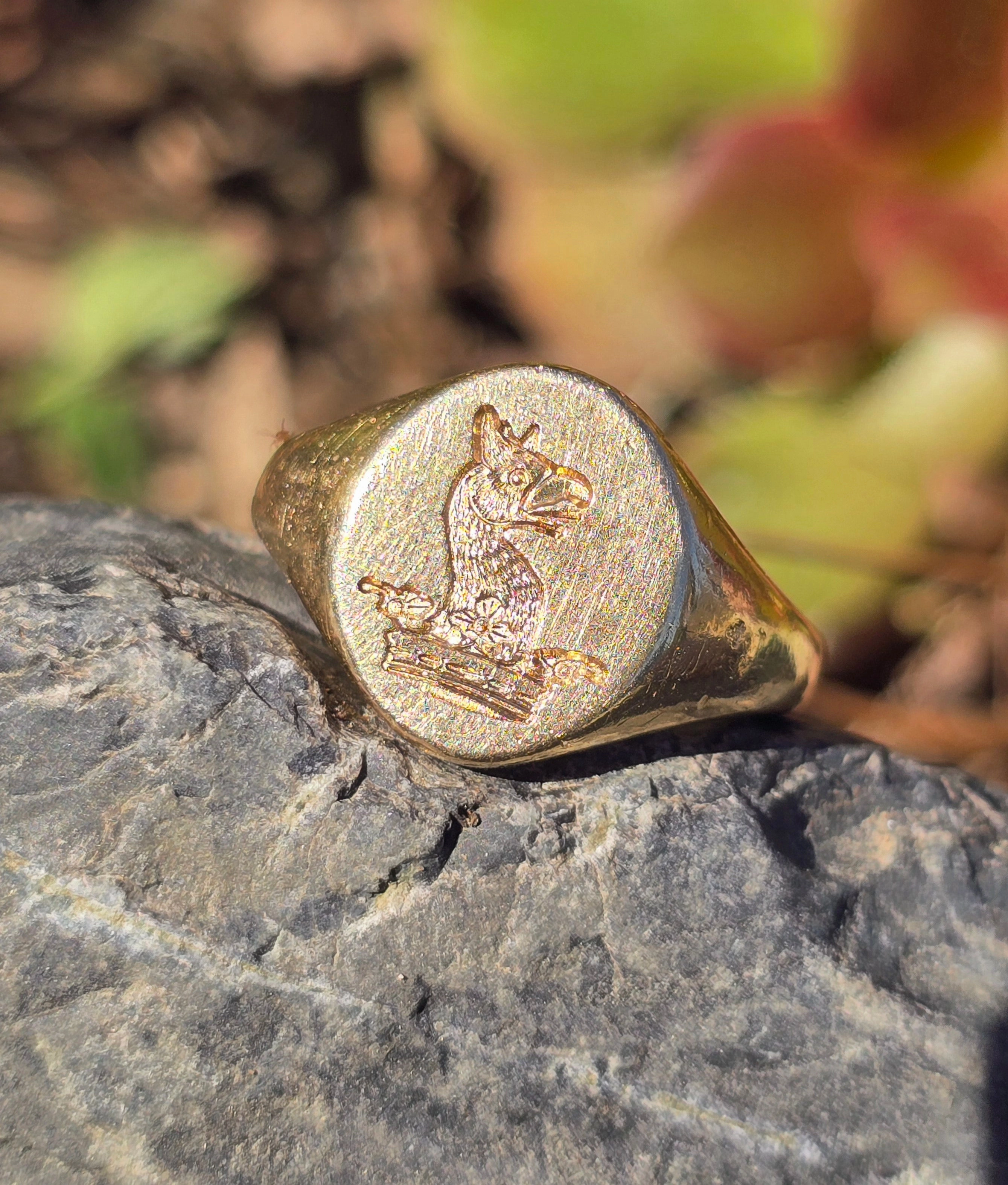 9ct gold estate signet griffin - London