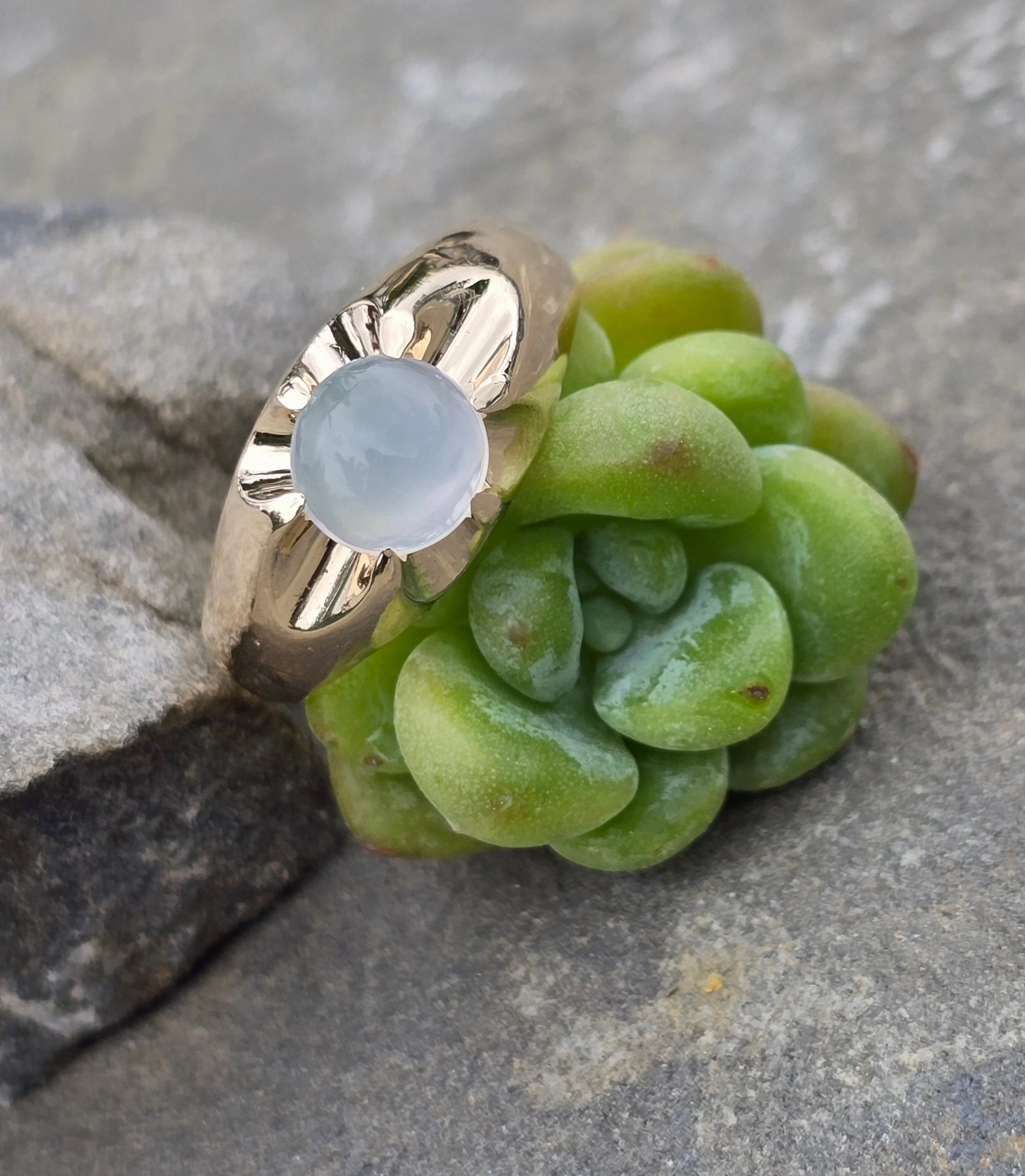 9ct gold moonstone estate ring