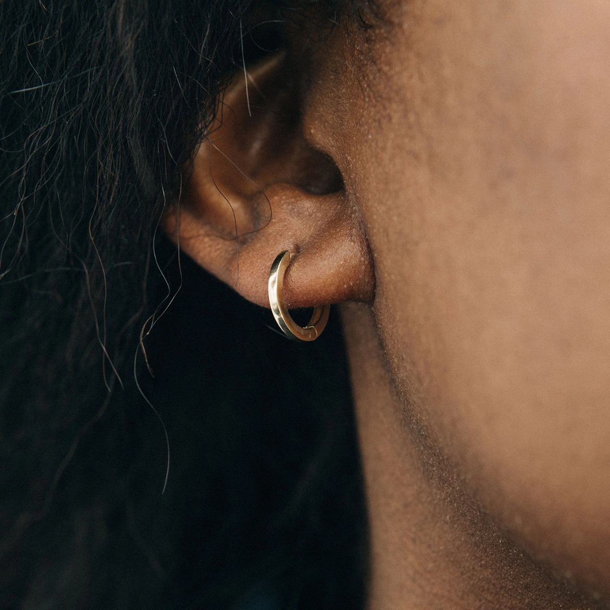 CLASSIC SMALL GOLD HOOPS