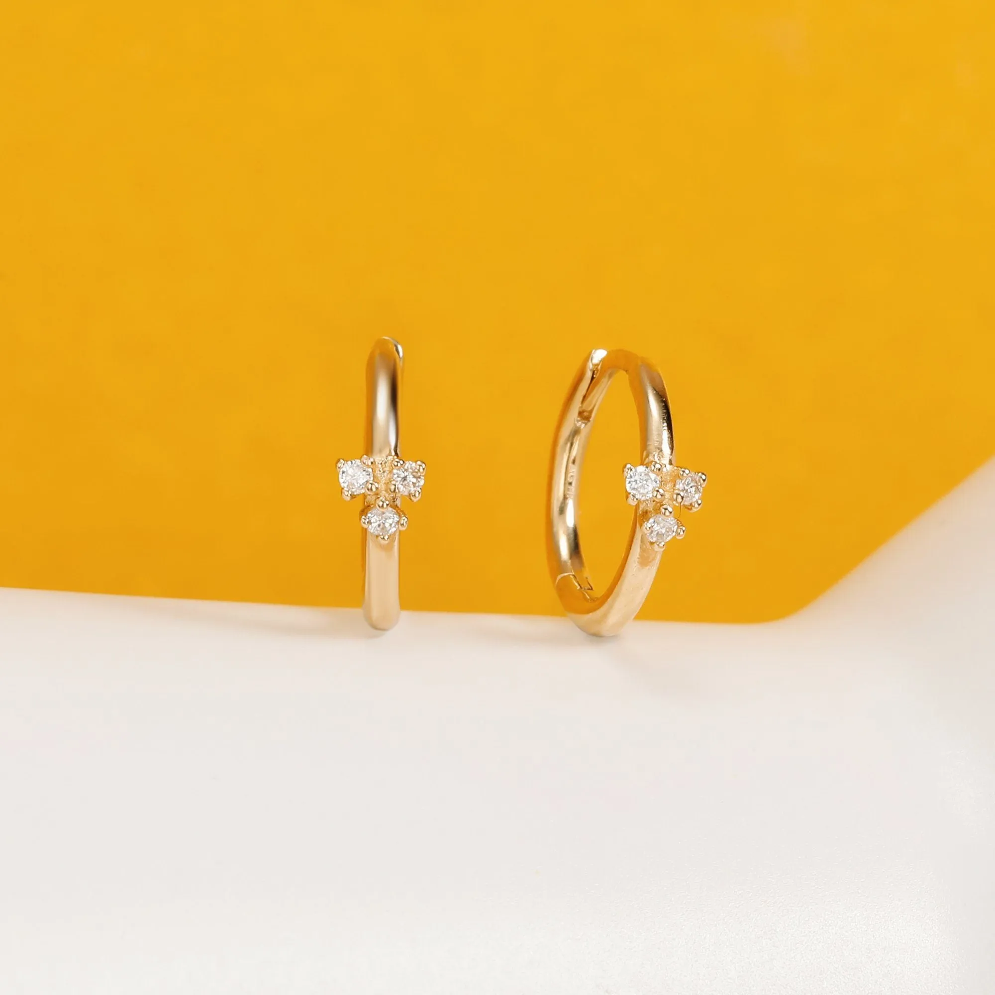 CLOVER |Single Diamond Huggie Hoop