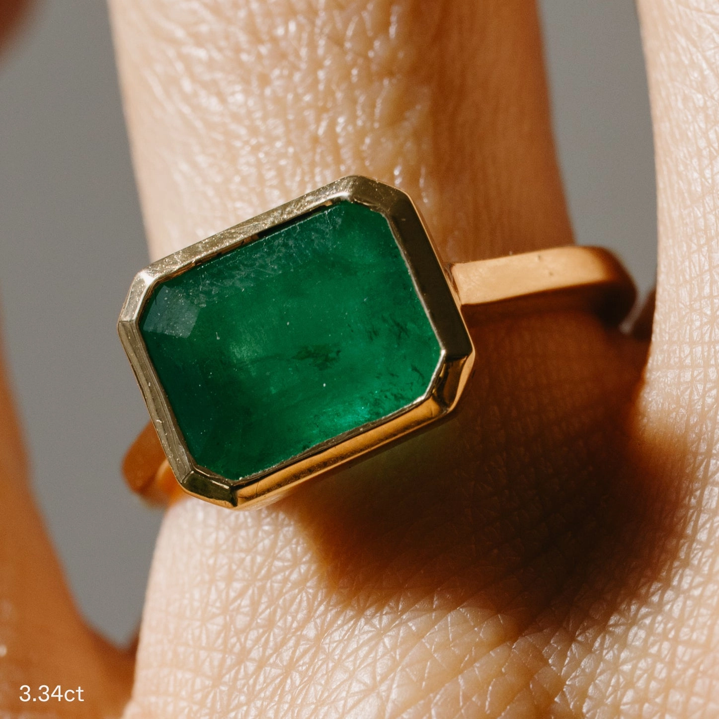 EMERALD SOLITAIRE RING