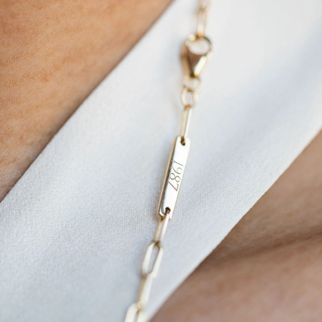 ENGRAVED BAR NECKLACE