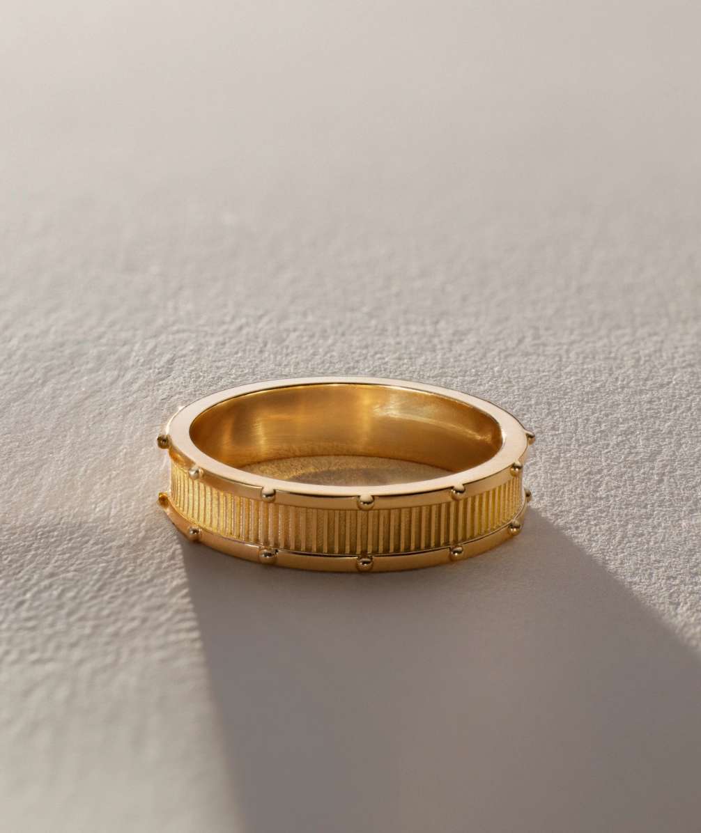 Lovestruck Pierced Band : in Yellow Gold
