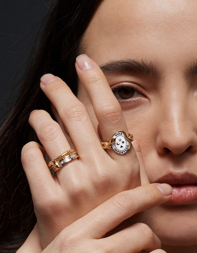 Lovestruck Pierced Thin Band : in Yellow Gold with Baguette Diamonds