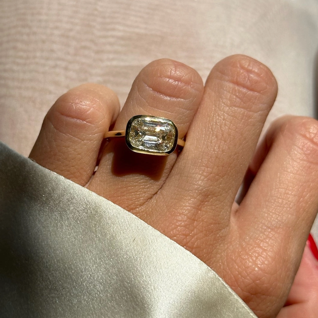 OLD MINE LAB DIAMOND BEZEL RING