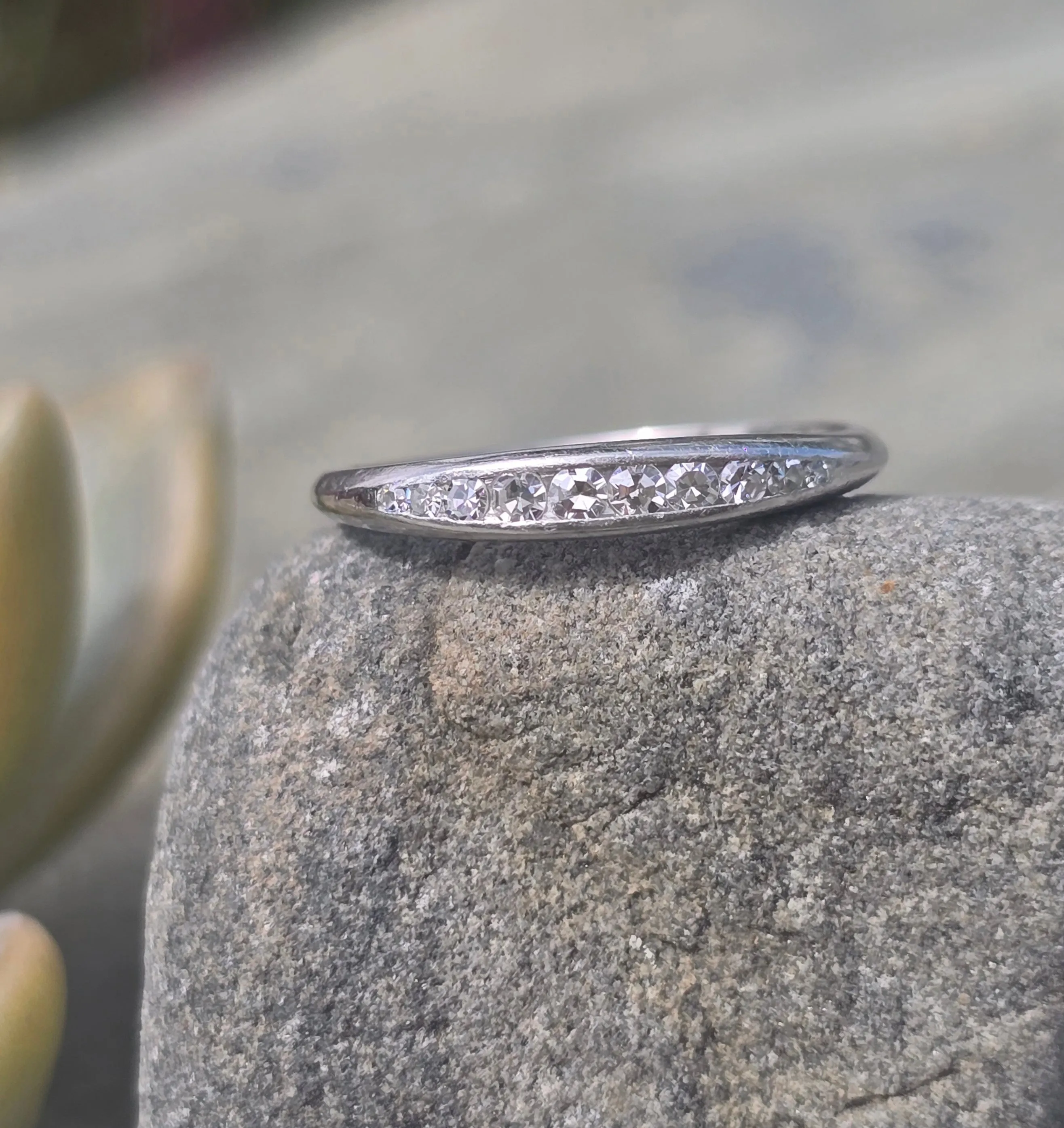 platinum 3mm 10 diamond estate band