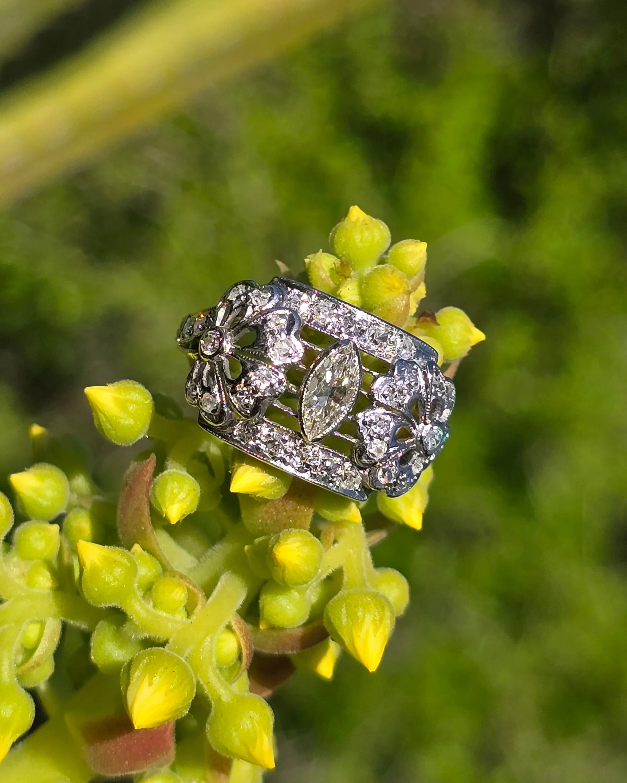 Platinum Art Deco c.1920's filigree diamond and emerald ring band