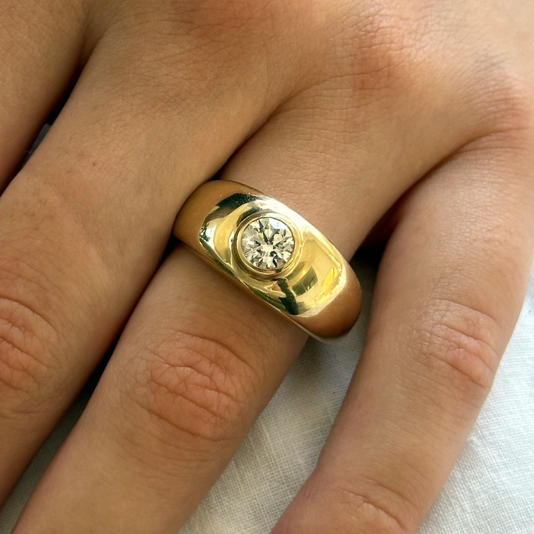 ROUND DIAMOND BEZEL CLOUD RING