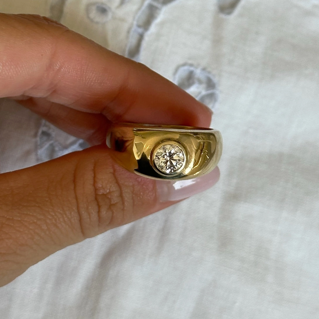 ROUND DIAMOND BEZEL CLOUD RING