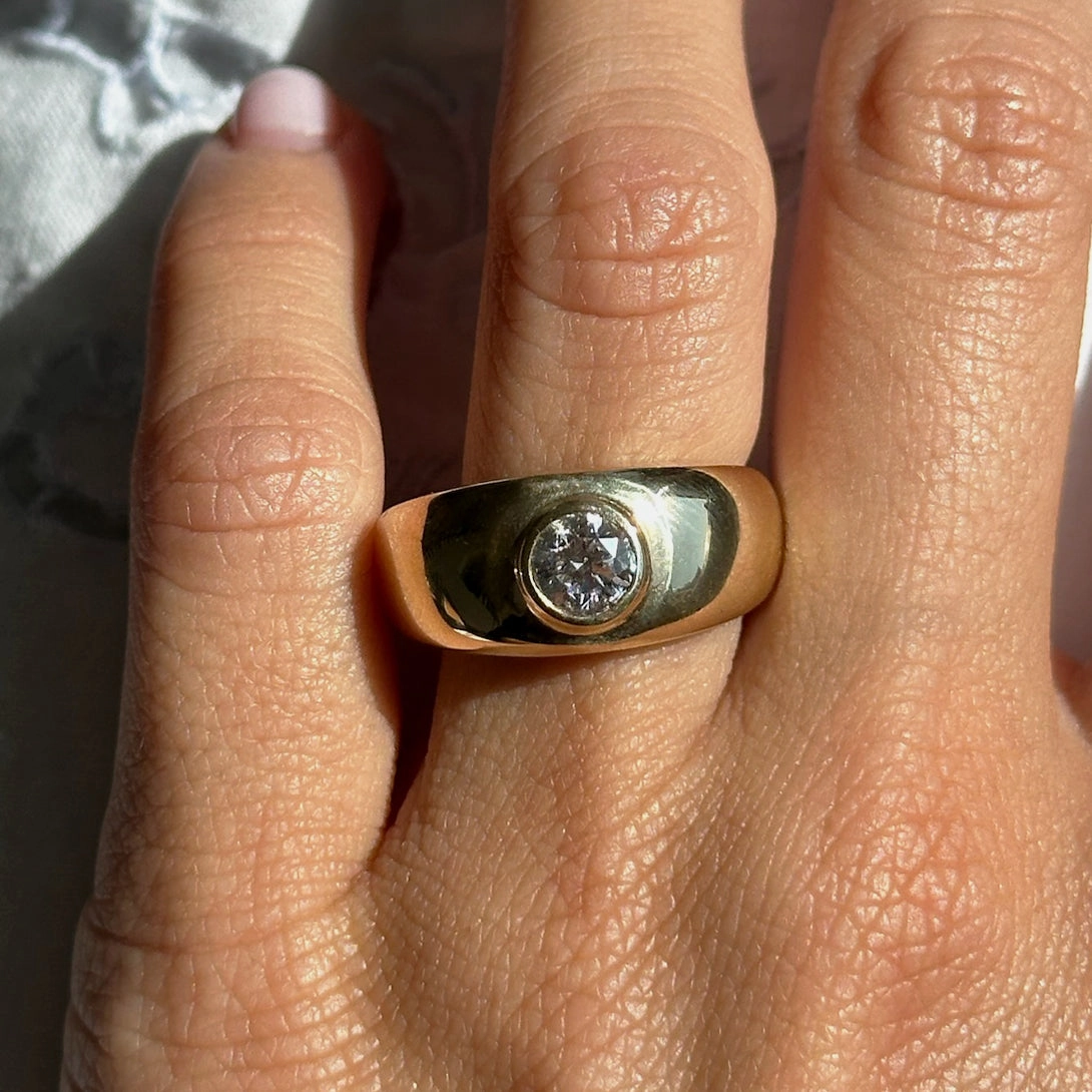 ROUND DIAMOND BEZEL CLOUD RING