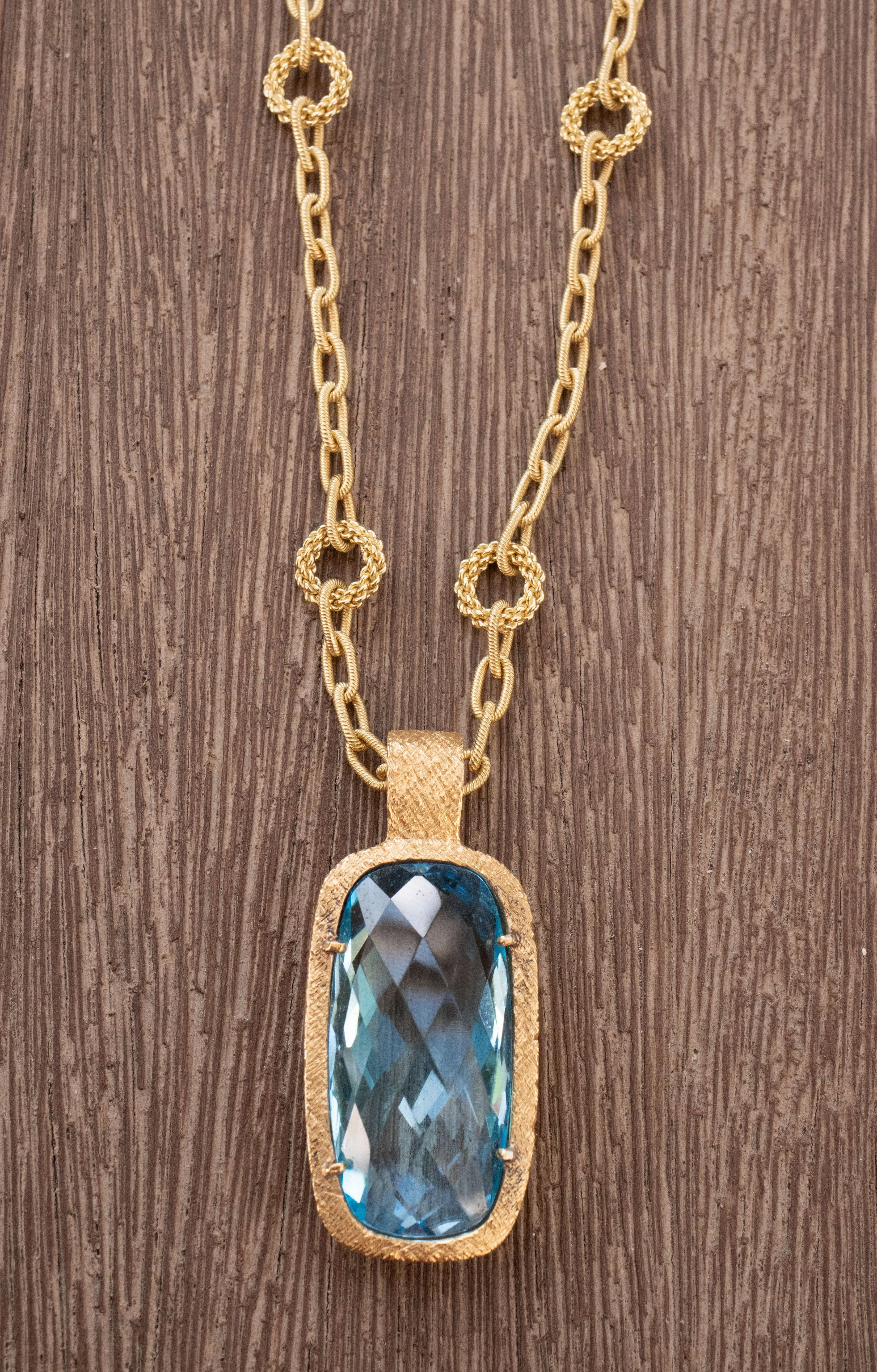Vintage 18k chain with Blue Topaz
